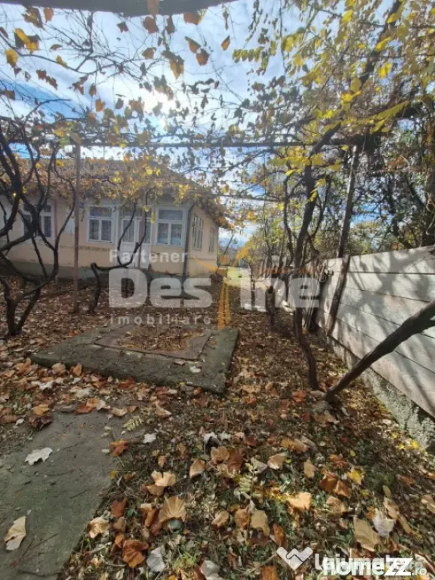 Casă bătrânească de vânzare – Comănești, cartier St
