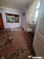 Casă bătrânească de vânzare – Comănești, cartier St 