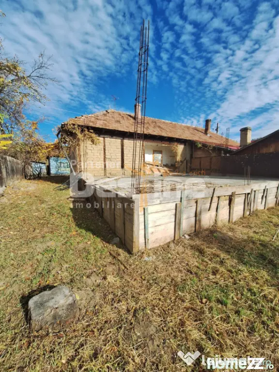Casă bătrânească de vânzare – Comănești, cartier St