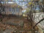 Casă bătrânească de vânzare – Comănești, cartier St 