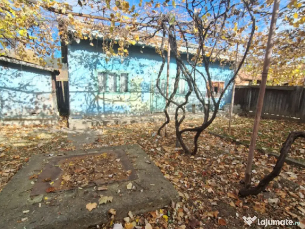 Casă bătrânească de vânzare – Comănești, cartier St