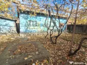 Casă bătrânească de vânzare – Comănești, cartier St 