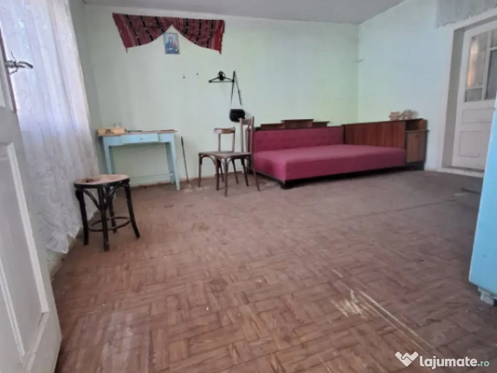 Casă bătrânească de vânzare – Comănești, cartier St