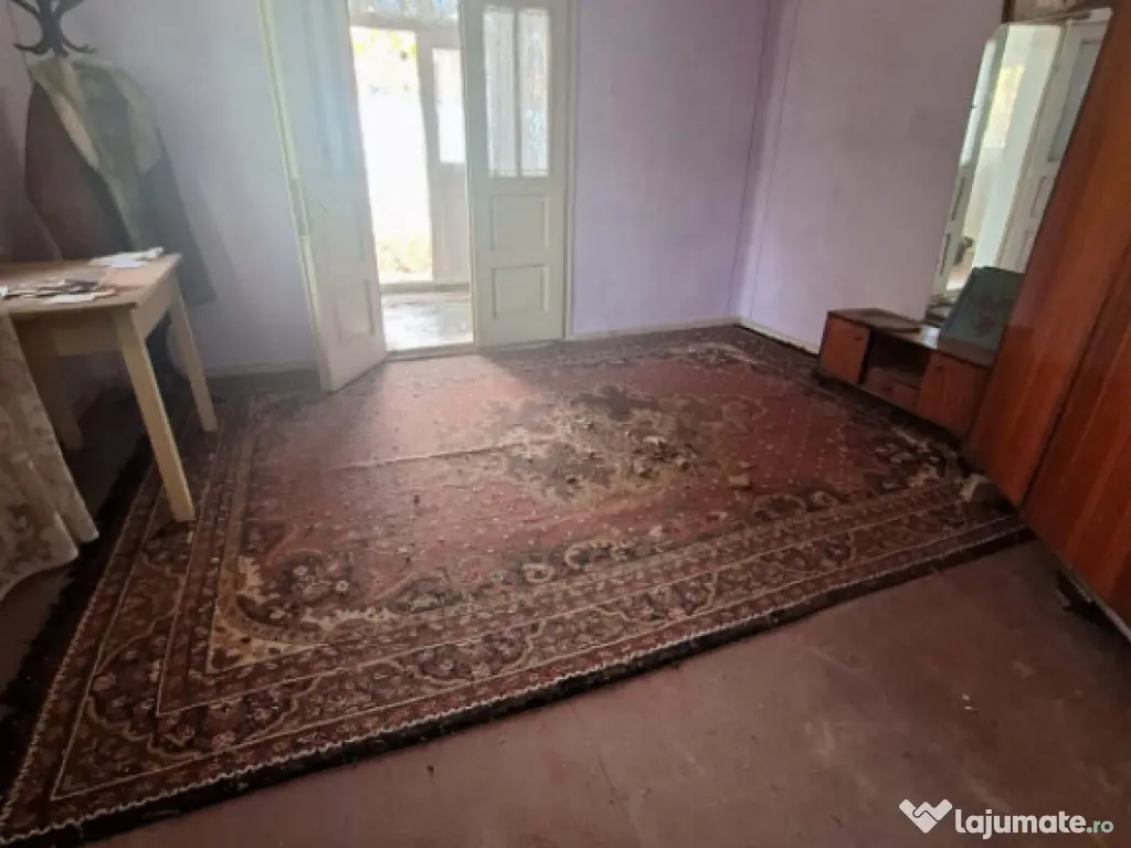 Casă bătrânească de vânzare – Comănești, cartier St