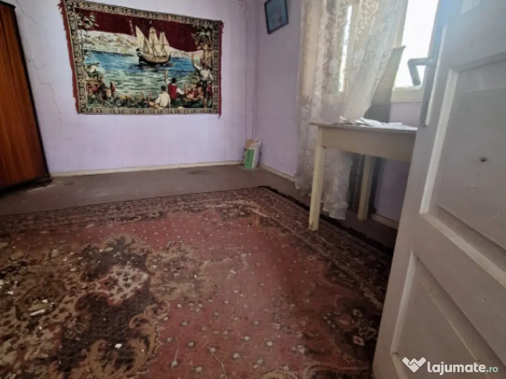 Casă bătrânească de vânzare – Comănești, cartier St