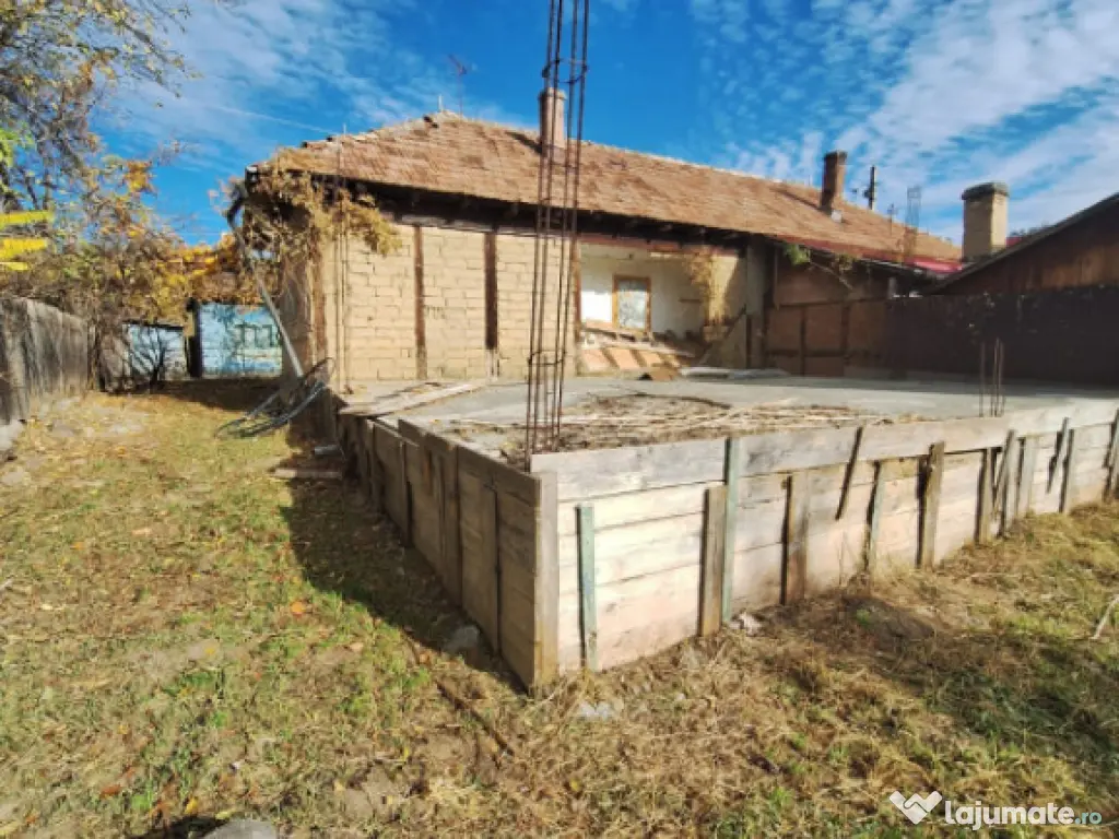 Casă bătrânească de vânzare – Comănești, cartier St