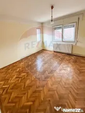 Casă / Vilă spațioasă cu curte generoasă în Urlați