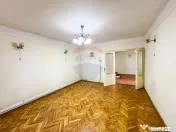 Casă / Vilă spațioasă cu curte generoasă în Urlați