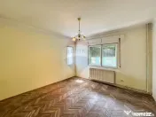 Casă / Vilă spațioasă cu curte generoasă în Urlați