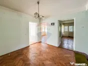 Casă / Vilă spațioasă cu curte generoasă în Urlați