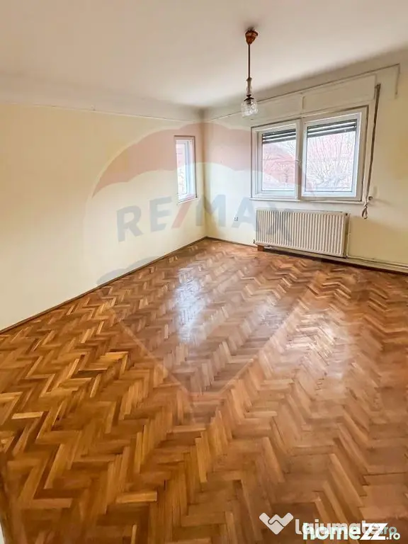 Casă / Vilă spațioasă cu curte generoasă în Urlați