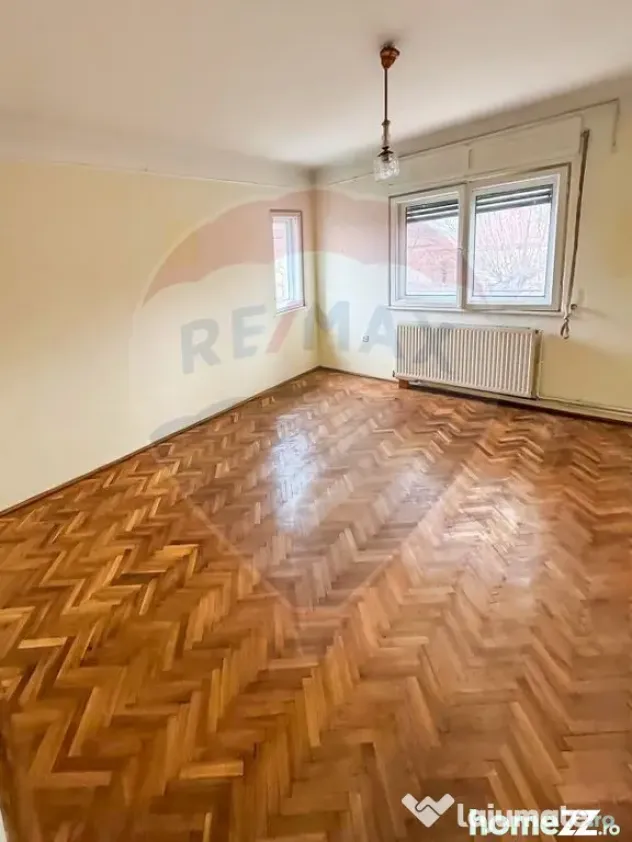 Casă / Vilă spațioasă cu curte generoasă în Urlați