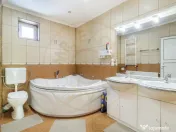 Casa cu curte | Cladire pentru activitati comerciale si serv 