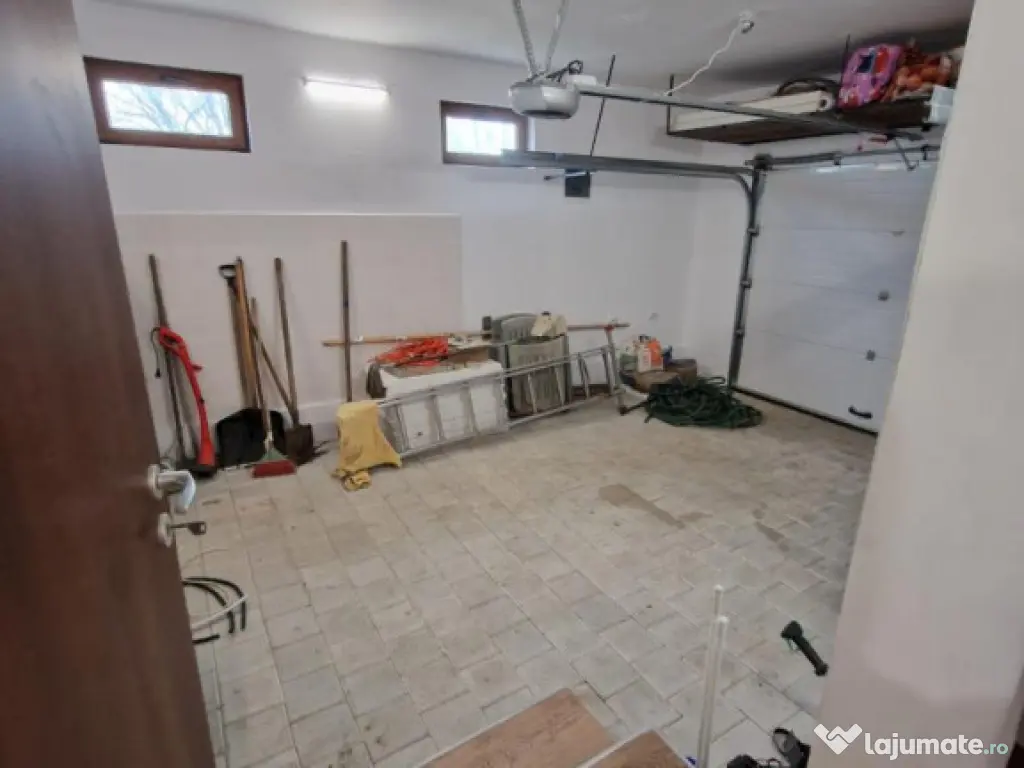 Casa 197 mp, garaj, foisor, gratar, teren 780 mp la 100 m d