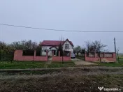 Casa 197 mp, garaj, foisor, gratar, teren 780 mp la 100 m d 