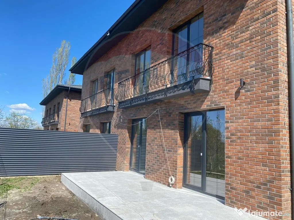 DE VANZARE Vila tip Quadruplex OTOPENI