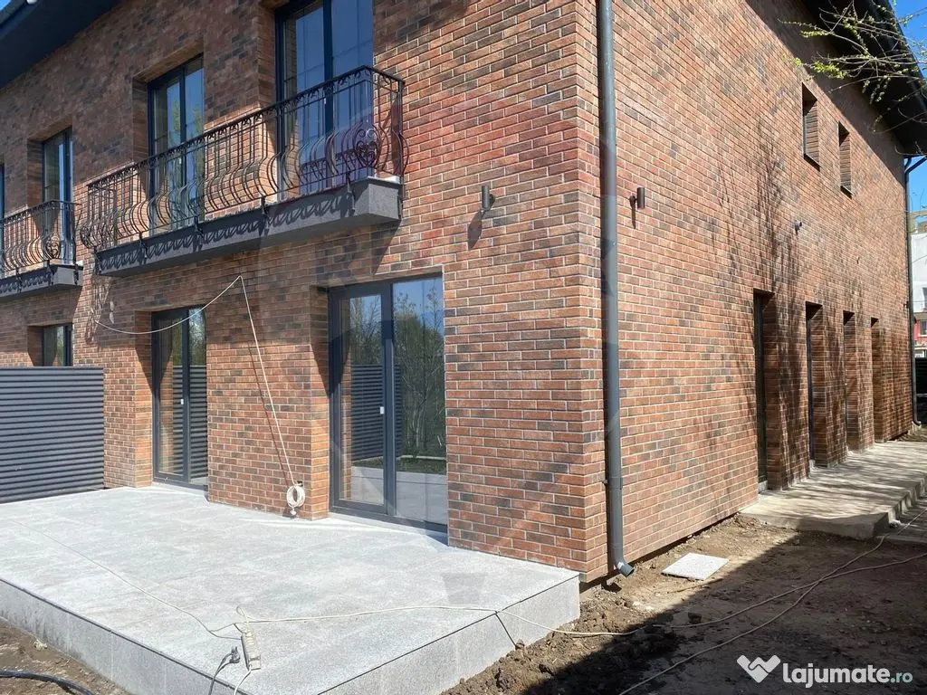 DE VANZARE Vila tip Quadruplex OTOPENI