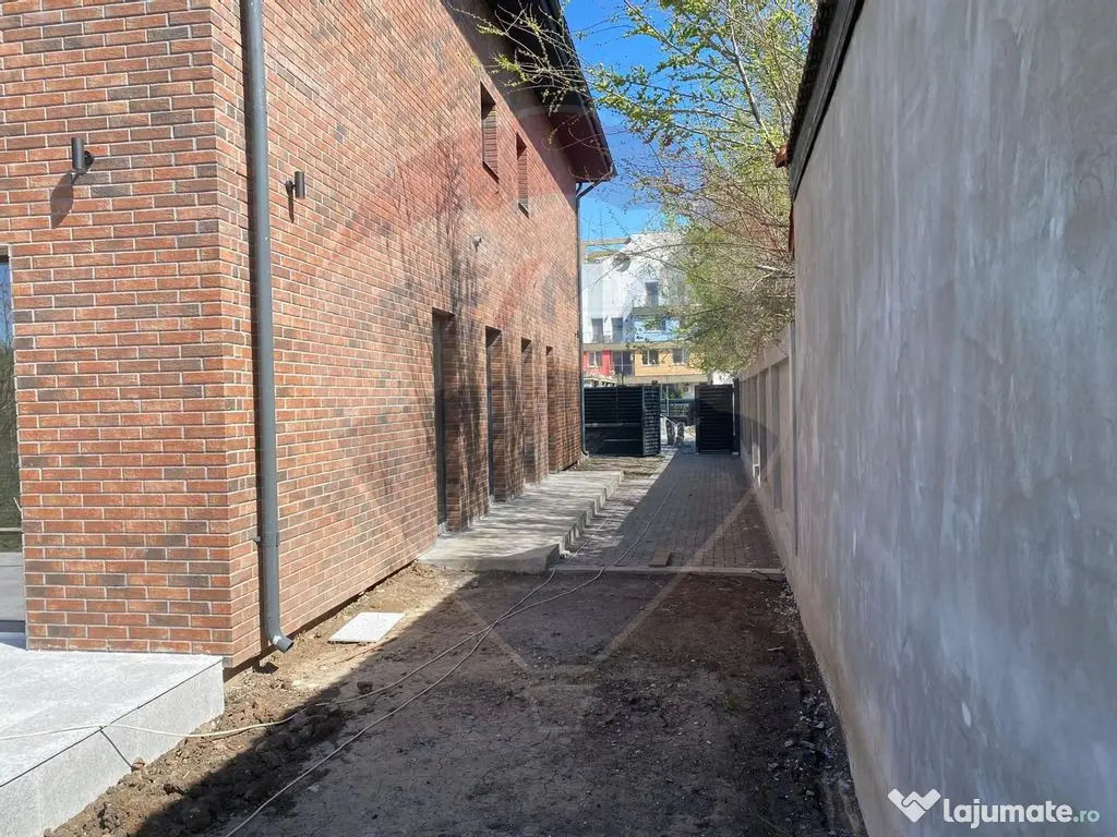 DE VANZARE Vila tip Quadruplex OTOPENI