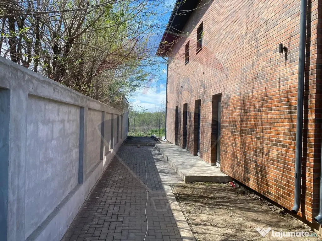 DE VANZARE Vila tip Quadruplex OTOPENI