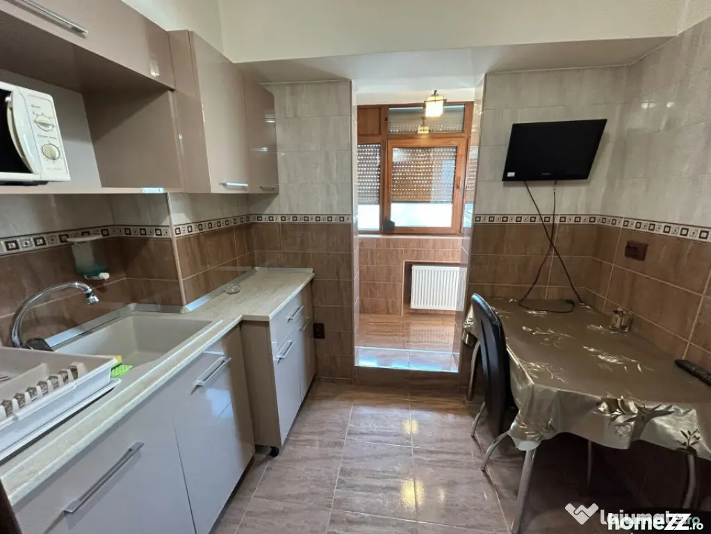 - Renovat recent! Apartament 3 camere Calarasi 4, et. interm - Braila (Braila)
