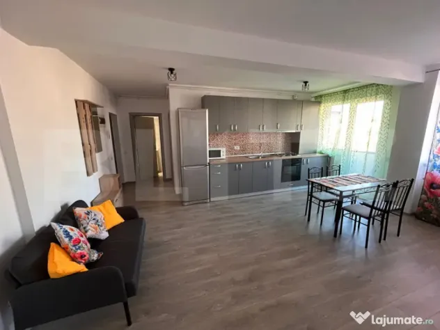 Apartament cu 3 camere, 55 mp, 2 bai, cu balcon si parcare,