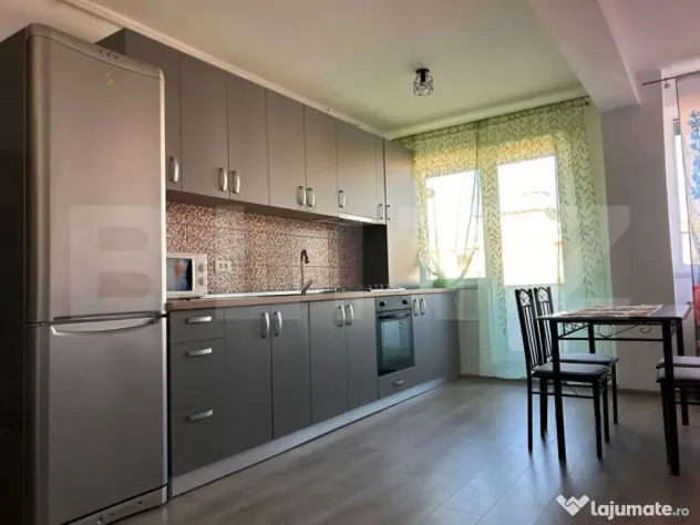 Apartament cu 3 camere, 55 mp, 2 bai, cu balcon si parcare,