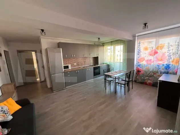 Apartament cu 3 camere, 55 mp, 2 bai, cu balcon si parcare,