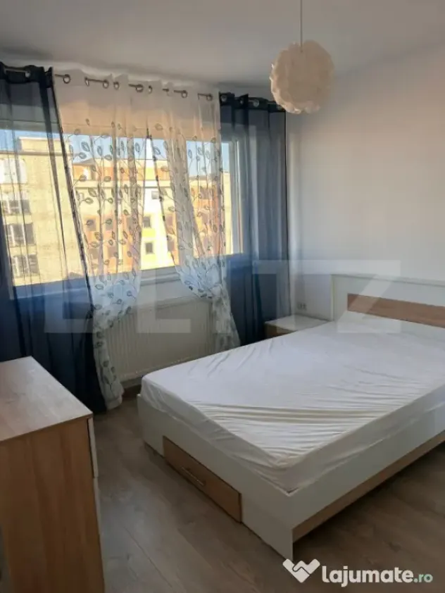 Apartament cu 3 camere, 55 mp, 2 bai, cu balcon si parcare,