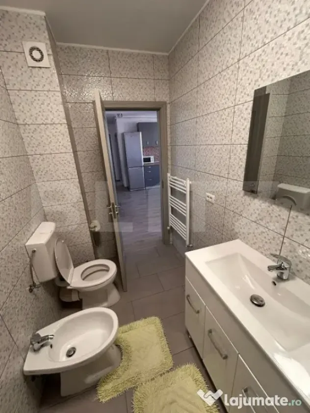 Apartament cu 3 camere, 55 mp, 2 bai, cu balcon si parcare,
