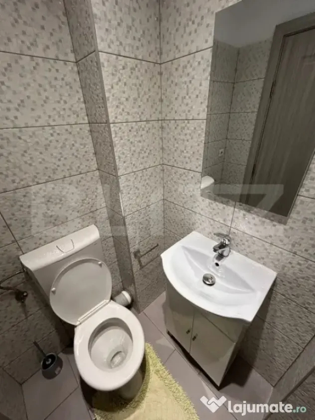 Apartament cu 3 camere, 55 mp, 2 bai, cu balcon si parcare,