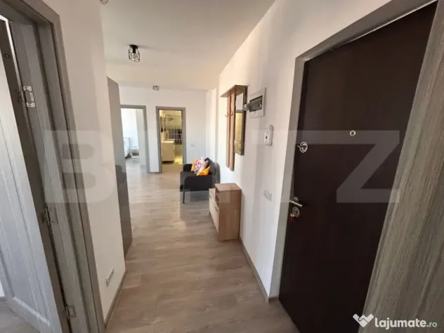 Apartament cu 3 camere, 55 mp, 2 bai, cu balcon si parcare,