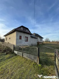 Două case pe același teren, 180 mp utili, 25 ari, Șindre?