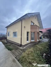 Casa pe 2 nivele, aproape de natura, pe 7.5 ar