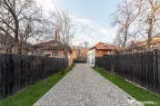 Casă + garaj modern de 80 mp pe teren de 782 mp în Câmpul 
