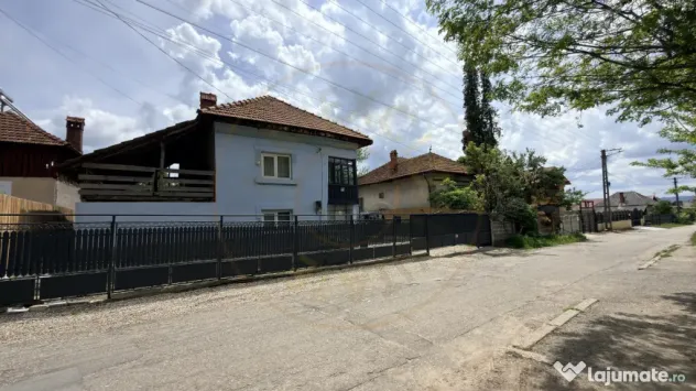 Casă + garaj modern de 80 mp pe teren de 782 mp în Câmpul