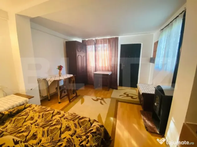 Casa individuala, 546 mp, 8 camere, 2 garaje, 1396 mp teren,
