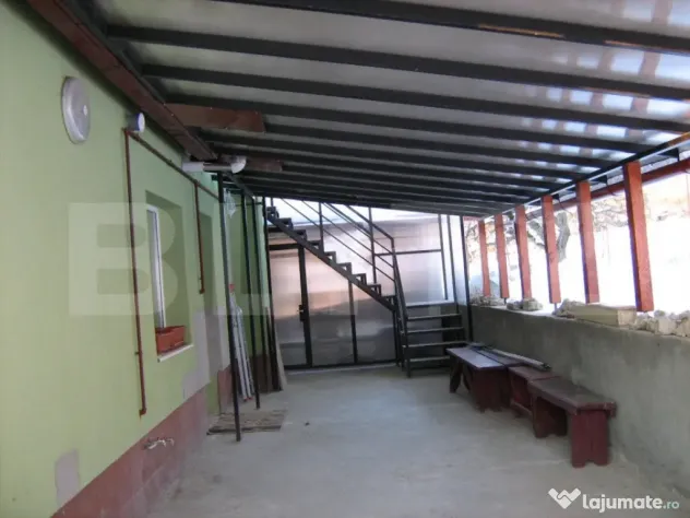 Casa individuala, 546 mp, 8 camere, 2 garaje, 1396 mp teren,