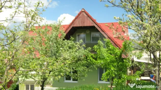 Casa individuala, 546 mp, 8 camere, 2 garaje, 1396 mp teren,