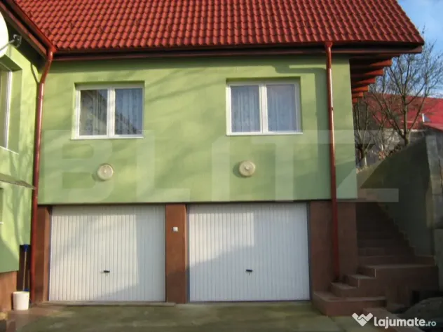 Casa individuala, 546 mp, 8 camere, 2 garaje, 1396 mp teren,