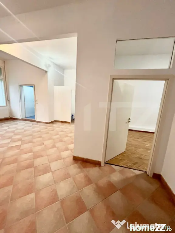 Apartament de patrimoniu, 5 camere, 125 mp – clădire isto - Timisoara (Timis)