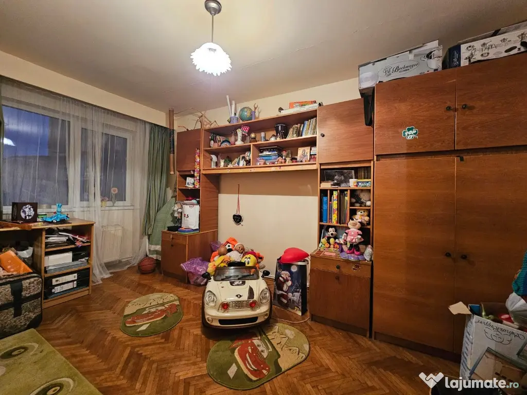Apartament 4 camere, zona Scoala Generala Andrei Saguna