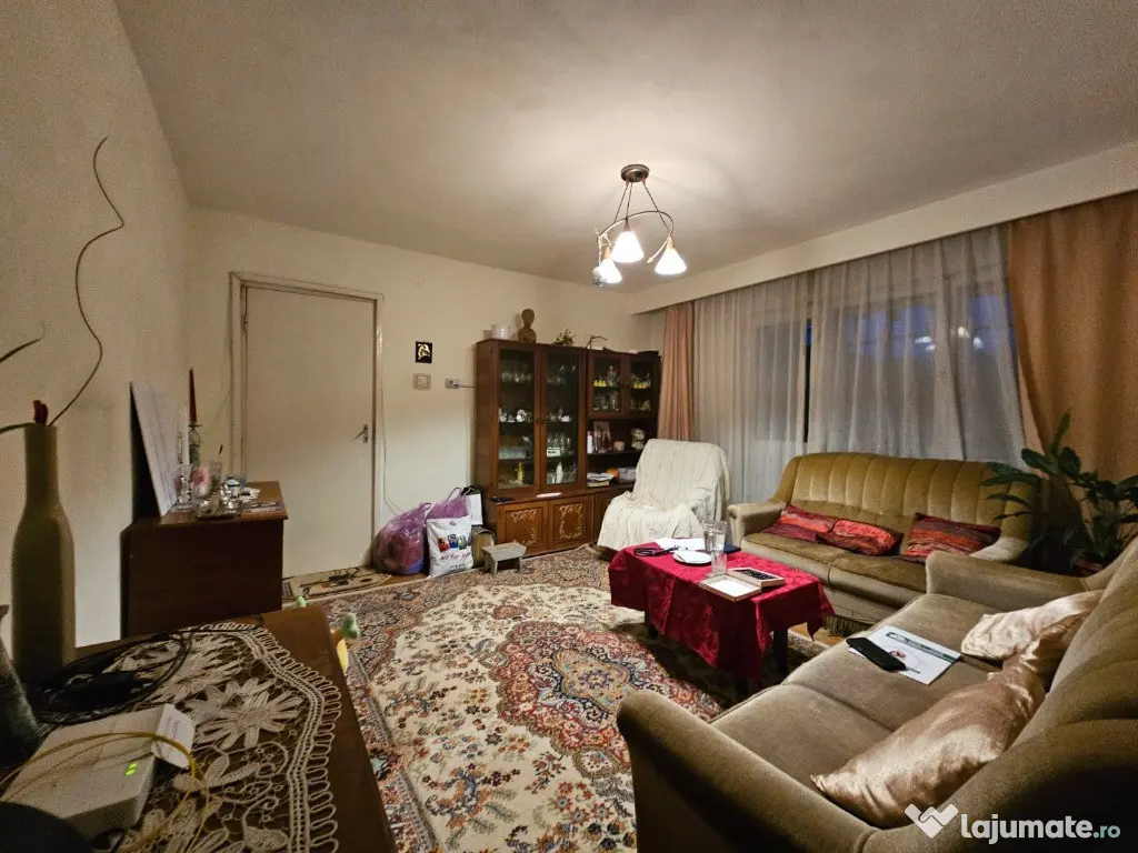 Apartament 4 camere, zona Scoala Generala Andrei Saguna