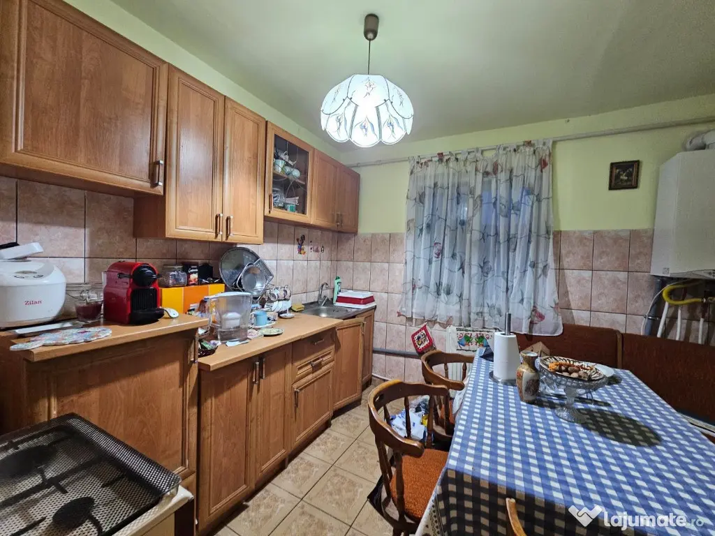 Apartament 4 camere, zona Scoala Generala Andrei Saguna