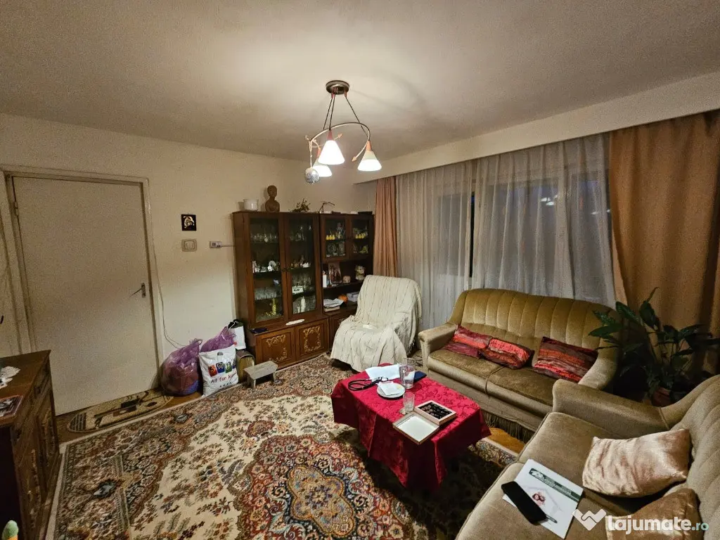 Apartament 4 camere, zona Scoala Generala Andrei Saguna