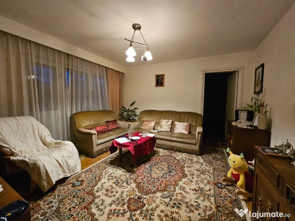 Apartament 4 camere, zona Scoala Generala Andrei Saguna