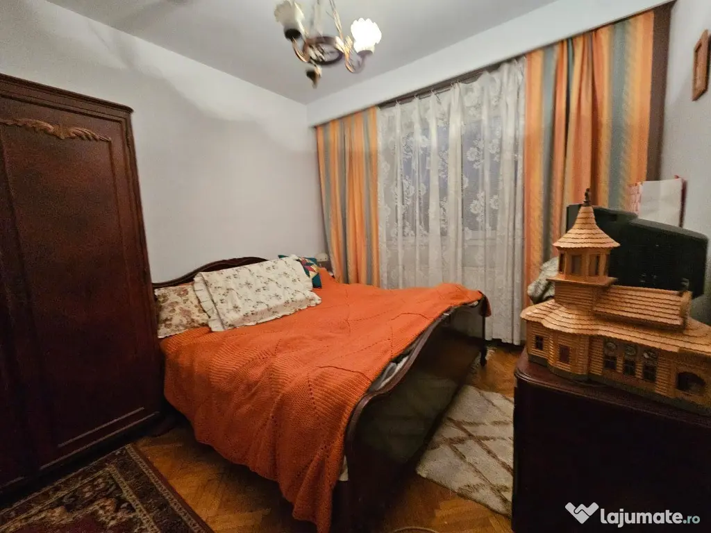 Apartament 4 camere, zona Scoala Generala Andrei Saguna