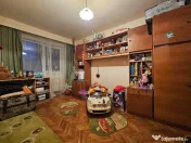 Apartament 4 camere, zona Scoala Generala Andrei Saguna 