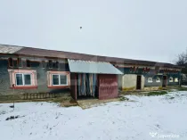 Refugiu la țară: casă tradițională , teren generos, și