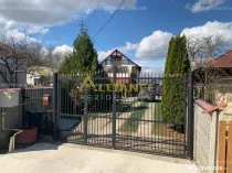 Casa superba la poalele muntilor