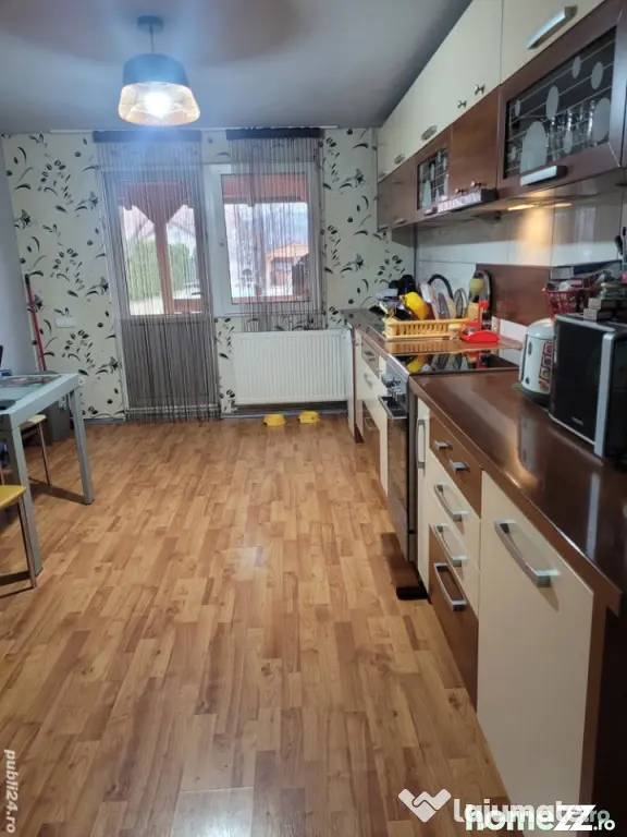 Vilă individuală, 180 mp, teren 11 ari, zona Sud-Est - Baia Mare (Maramures)